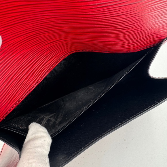 LOUIS VUITTON Epi Art Deco Clutch Red - Picture 8 of 11